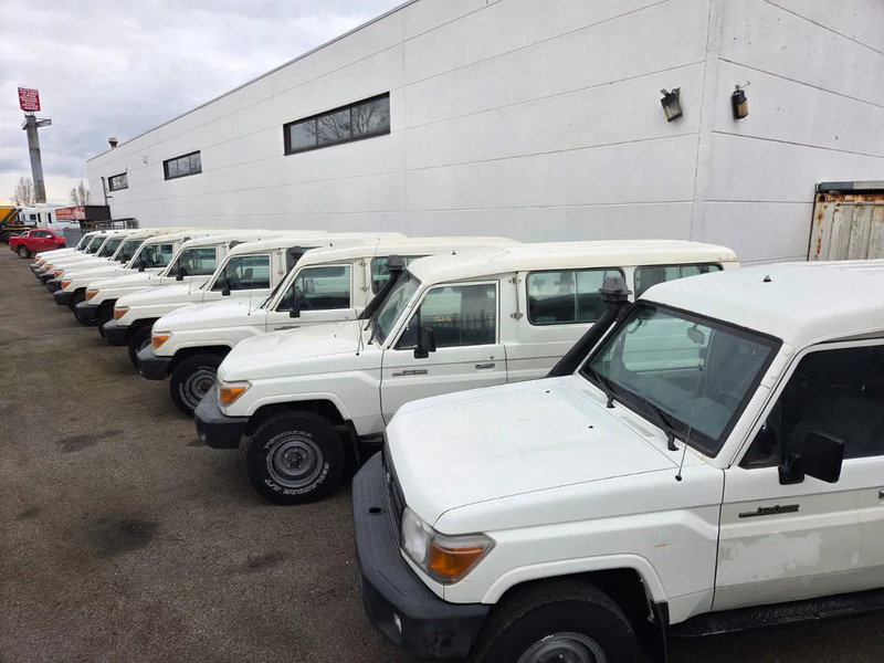 Toyota Land Cruiser HZJ76 + HZJ78L + PICKUP 4WD EXPORT OUT EU ONLY - Coche: foto 3 Toyota Land Cruiser HZJ76 + HZJ78L + PICKUP 4WD EXPORT OUT EU ONLY - Coche: foto 3