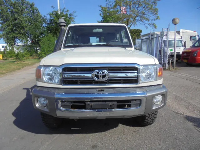 Toyota Land Cruiser HZJ76L 4X4 EXPORT OUTSIDE EU ONLY - Coche: foto 2 Toyota Land Cruiser HZJ76L 4X4 EXPORT OUTSIDE EU ONLY - Coche: foto 2