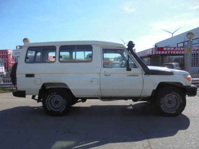 Toyota Land Cruiser HZJ78L 4X4 EXPORT OUTSIDE EU ONLY - Coche: foto 4 Toyota Land Cruiser HZJ78L 4X4 EXPORT OUTSIDE EU ONLY - Coche: foto 4