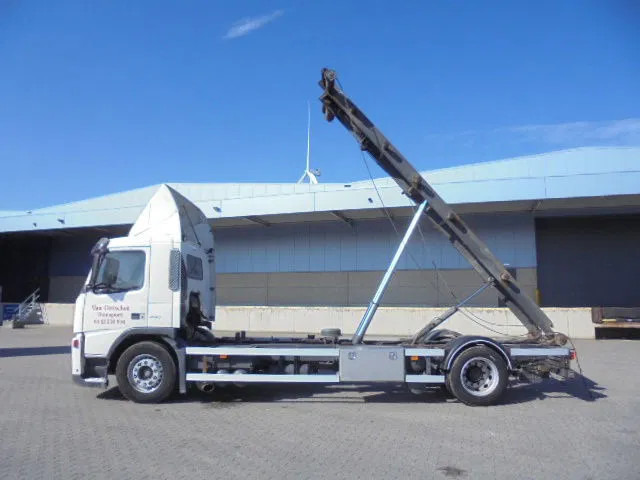 Volvo FM 260 MANUAL GEAR NL TRUCK - Camión con equipo de cable: foto 5 Volvo FM 260 MANUAL GEAR NL TRUCK - Camión con equipo de cable: foto 5