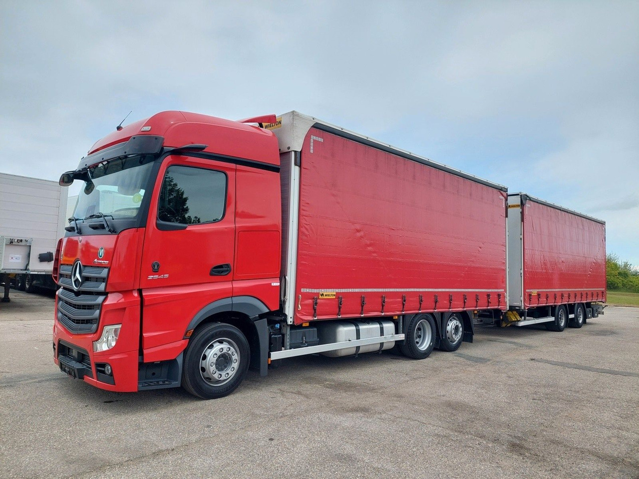 Mercedes-Benz Actros 2545 L/NR 6x2 + Wielton PC2K Durchbar - Camión lona: foto 1 Mercedes-Benz Actros 2545 L/NR 6x2 + Wielton PC2K Durchbar - Camión lona: foto 1