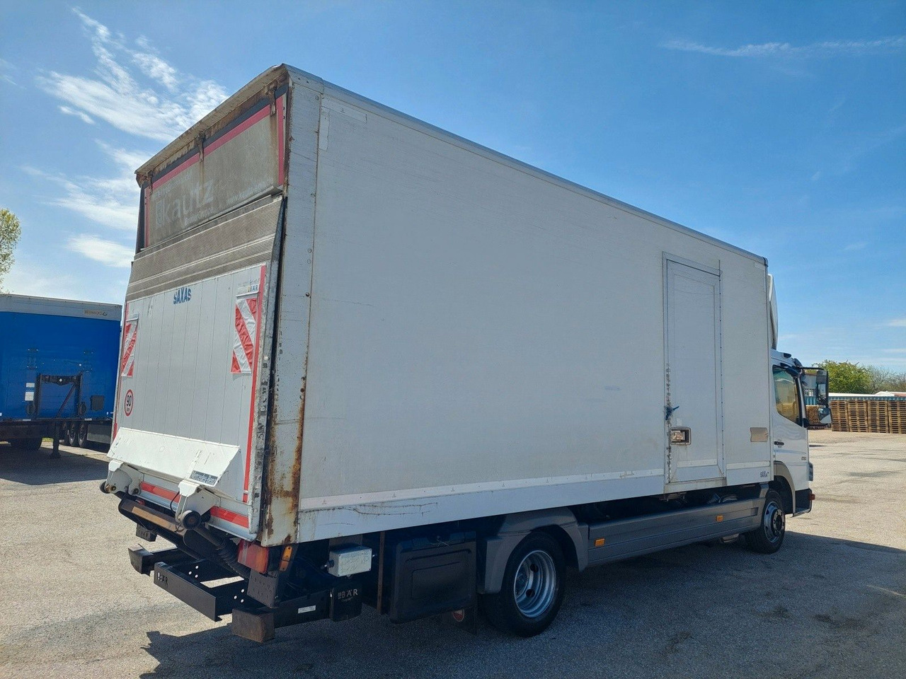 Mercedes-Benz Atego 816 4x2 - Furgoneta caja cerrada: foto 4 Mercedes-Benz Atego 816 4x2 - Furgoneta caja cerrada: foto 4