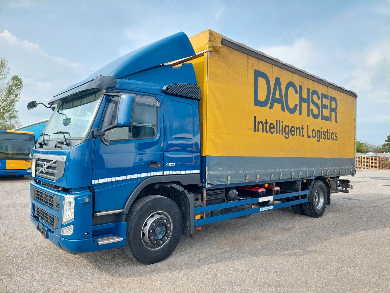Volvo FM13 420 42R 4x2 BL Edscha - Camión lona: foto 1 Volvo FM13 420 42R 4x2 BL Edscha - Camión lona: foto 1