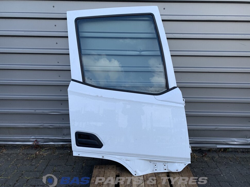 DAF XF G2 Portier Rechts DAF 2197012 - Puerta y piezas para Camión: foto 1 DAF XF G2 Portier Rechts DAF 2197012 - Puerta y piezas para Camión: foto 1