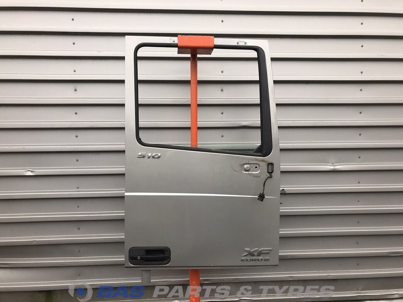DAF XF106 Portier Rechts DAF 1881863 - Puerta y piezas para Camión: foto 1 DAF XF106 Portier Rechts DAF 1881863 - Puerta y piezas para Camión: foto 1