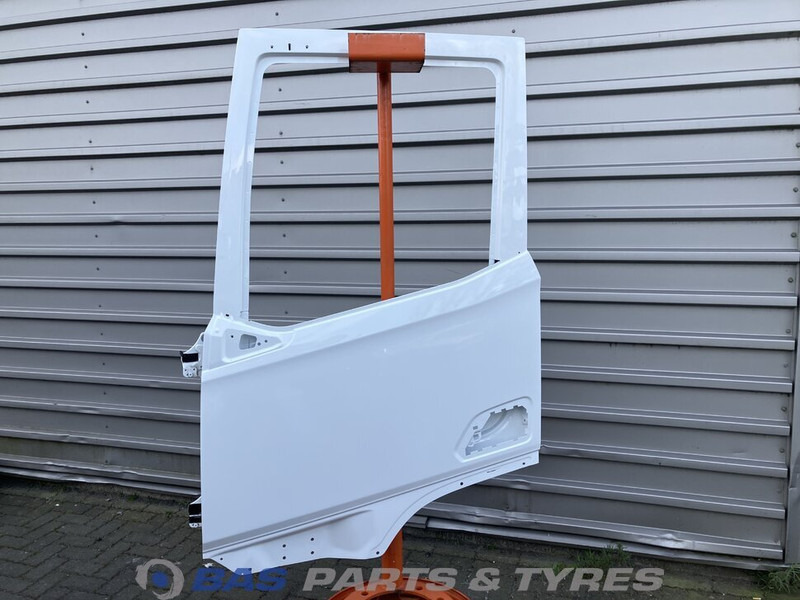 DAF XG - Puerta y piezas para Camión: foto 1 DAF XG - Puerta y piezas para Camión: foto 1