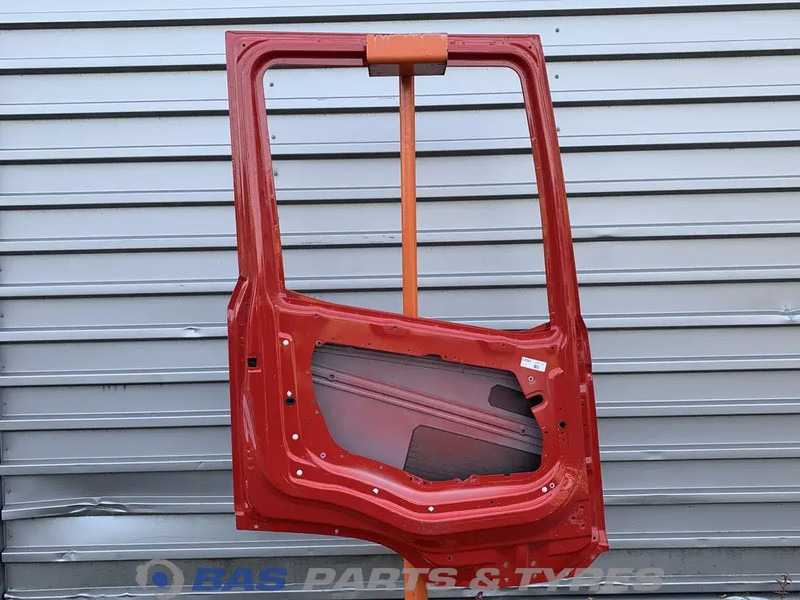 DAF XG - Puerta y piezas para Camión: foto 2 DAF XG - Puerta y piezas para Camión: foto 2