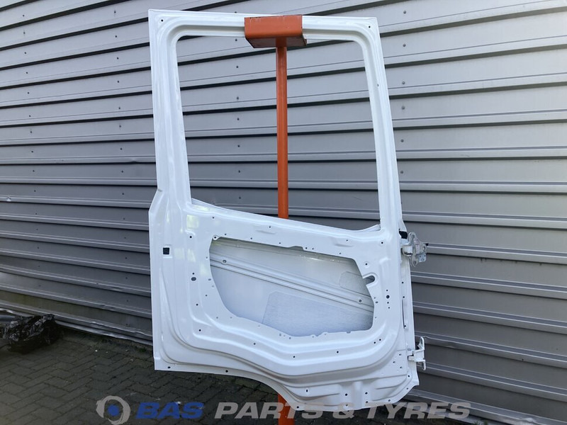 DAF XG - Puerta y piezas para Camión: foto 2 DAF XG - Puerta y piezas para Camión: foto 2