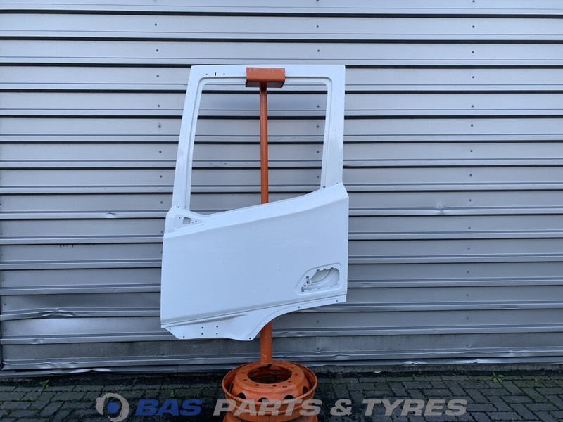 DAF XG - Puerta y piezas para Camión: foto 1 DAF XG - Puerta y piezas para Camión: foto 1