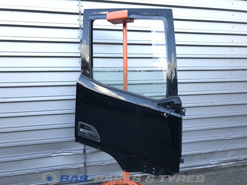 DAF XG - Puerta y piezas para Camión: foto 1 DAF XG - Puerta y piezas para Camión: foto 1