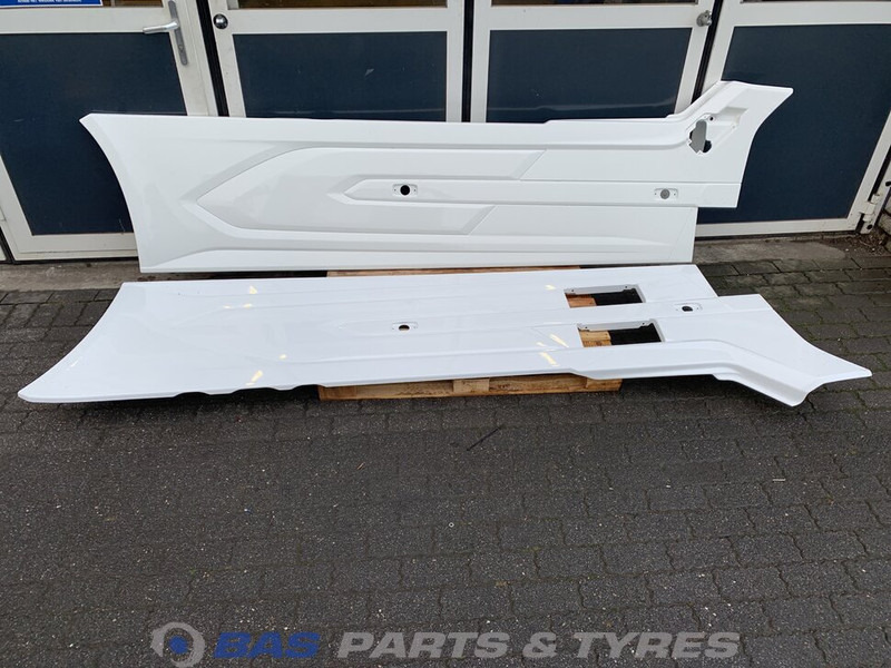 DAF XG Sideskirt Set DAF 2292740 - Carrocería y exterior para Camión: foto 1 DAF XG Sideskirt Set DAF 2292740 - Carrocería y exterior para Camión: foto 1