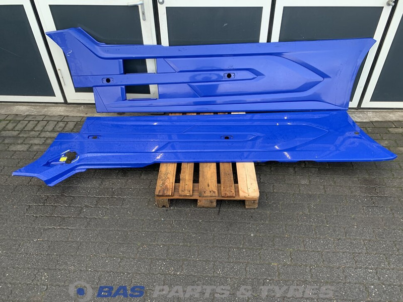 DAF XG Sideskirt Set DAF 2292740 - Carrocería y exterior para Camión: foto 1 DAF XG Sideskirt Set DAF 2292740 - Carrocería y exterior para Camión: foto 1