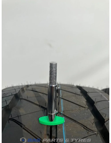 Goodyear Goodyear 265/70R17.5 Kmax S 139/136 M M+S 3PMSF gebruikte set - Neumático para Camión: foto 3 Goodyear Goodyear 265/70R17.5 Kmax S 139/136 M M+S 3PMSF gebruikte set - Neumático para Camión: foto 3