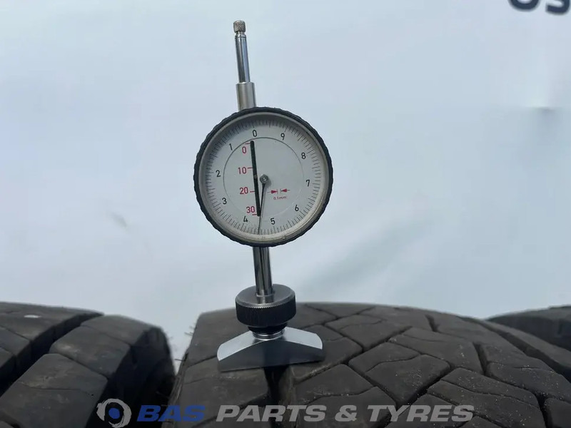 Goodyear Goodyear 285/70R19.5 KMAX D 146/144 M+S 3PMSF gebruikte set - Neumático para Camión: foto 3 Goodyear Goodyear 285/70R19.5 KMAX D 146/144 M+S 3PMSF gebruikte set - Neumático para Camión: foto 3