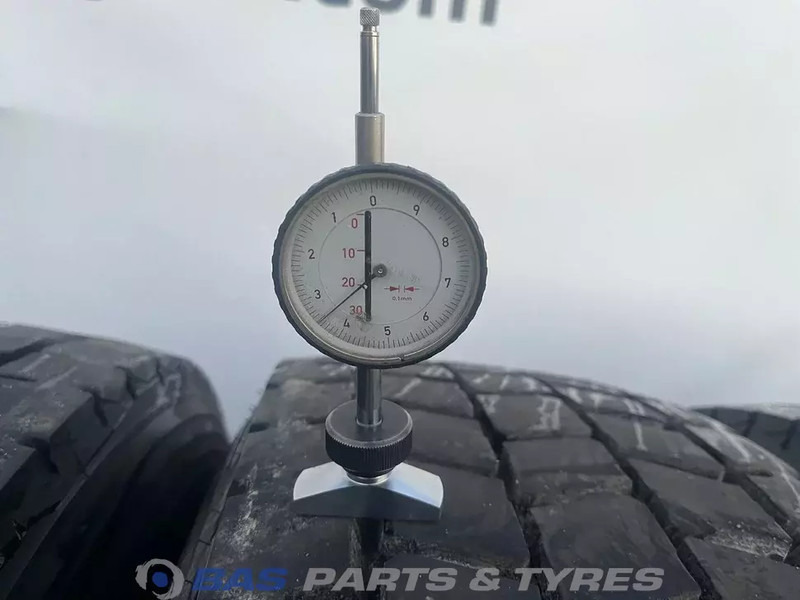 Kelly Kelly 315/70R22.5 KDM2 154/152 M+S 3PMSF gebruikte set - Neumático para Camión: foto 3 Kelly Kelly 315/70R22.5 KDM2 154/152 M+S 3PMSF gebruikte set - Neumático para Camión: foto 3