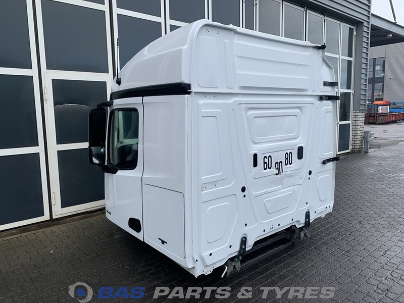 Mercedes-Benz Actros MP4 Mercedes StreamSpace L-cab L2H2 A 000 600 01 01 - Cabina e interior para Camión: foto 4 Mercedes-Benz Actros MP4 Mercedes StreamSpace L-cab L2H2 A 000 600 01 01 - Cabina e interior para Camión: foto 4
