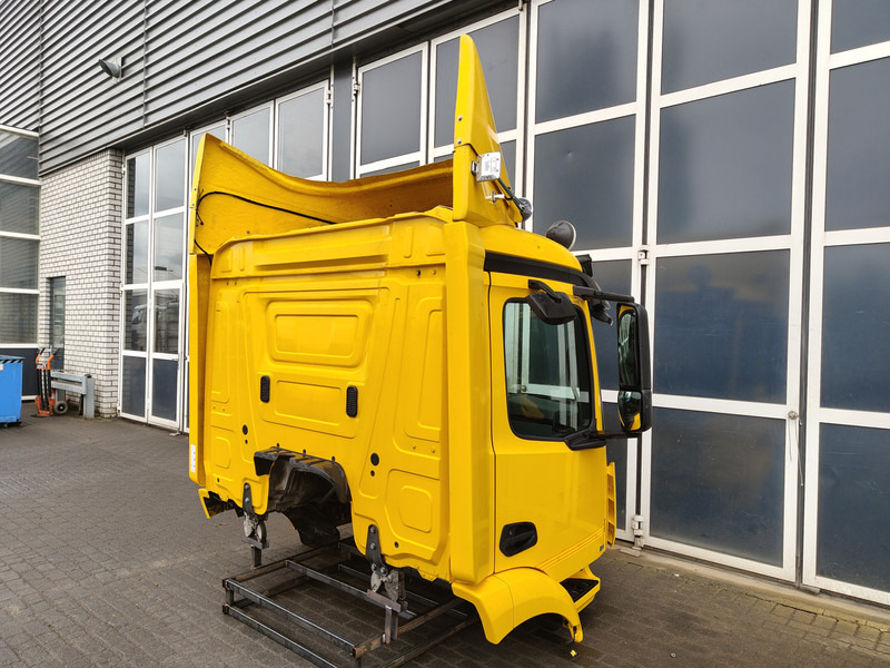 Mercedes-Benz Antos MP4 Mercedes ClassicSpace S-cab L1H1 A 000 600 01 01 - Cabina e interior para Camión: foto 3 Mercedes-Benz Antos MP4 Mercedes ClassicSpace S-cab L1H1 A 000 600 01 01 - Cabina e interior para Camión: foto 3