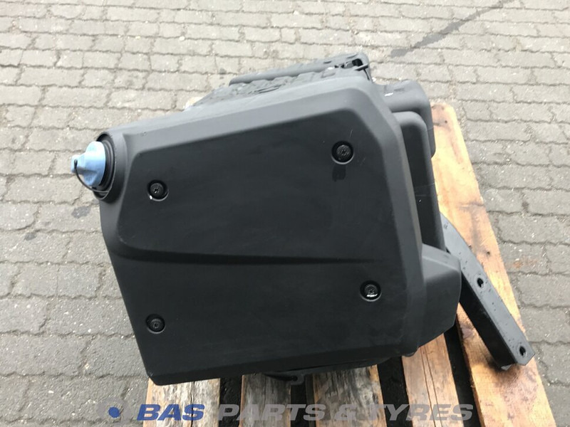 DAF XG DAF AdBlue tank 2292864 - Recambio para Camión: foto 1 DAF XG DAF AdBlue tank 2292864 - Recambio para Camión: foto 1