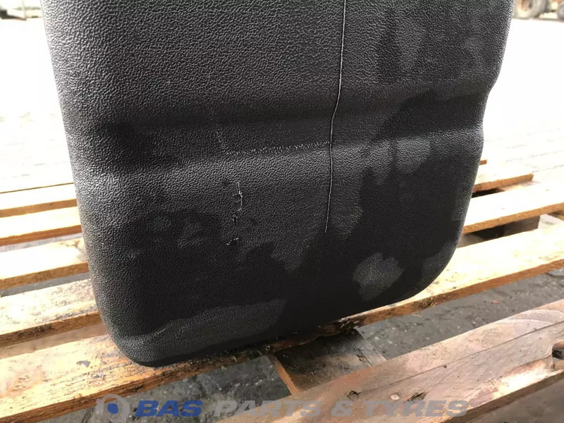 Volvo Volvo AdBlue tank 21219301 - Recambio para Camión: foto 5 Volvo Volvo AdBlue tank 21219301 - Recambio para Camión: foto 5