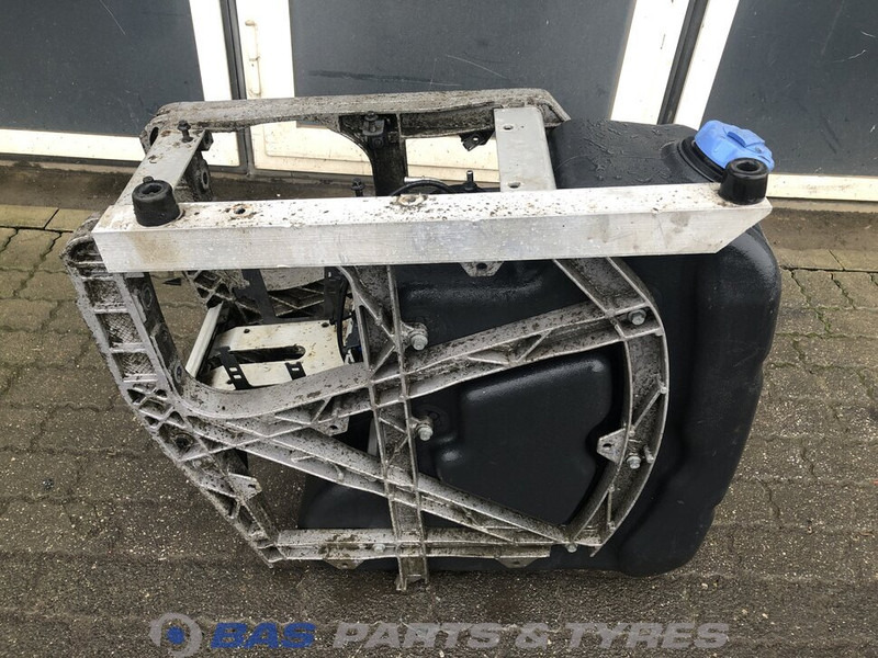 Volvo Volvo AdBlue tank 21219301 - Recambio para Camión: foto 4 Volvo Volvo AdBlue tank 21219301 - Recambio para Camión: foto 4