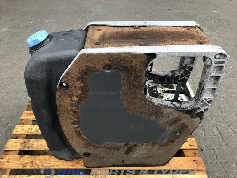 Volvo Volvo AdBlue tank 21219301 - Recambio para Camión: foto 3 Volvo Volvo AdBlue tank 21219301 - Recambio para Camión: foto 3