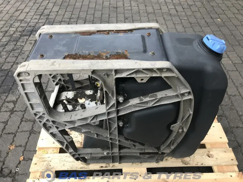 Volvo Volvo AdBlue tank 21219301 - Recambio para Camión: foto 4 Volvo Volvo AdBlue tank 21219301 - Recambio para Camión: foto 4