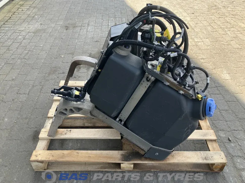 Volvo Volvo AdBlue tank 21232204 - Recambio para Camión: foto 4 Volvo Volvo AdBlue tank 21232204 - Recambio para Camión: foto 4