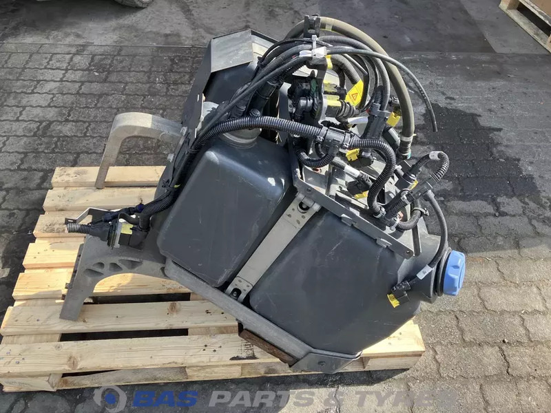 Volvo Volvo AdBlue tank 21232204 - Recambio para Camión: foto 4 Volvo Volvo AdBlue tank 21232204 - Recambio para Camión: foto 4