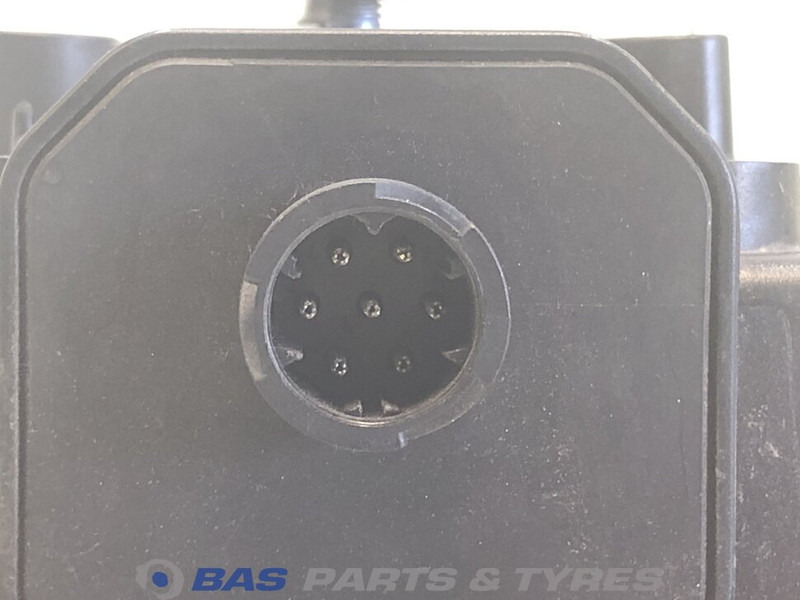 Volvo Achterlicht Rechts Volvo 21735299 - Luz trasera para Camión: foto 3 Volvo Achterlicht Rechts Volvo 21735299 - Luz trasera para Camión: foto 3