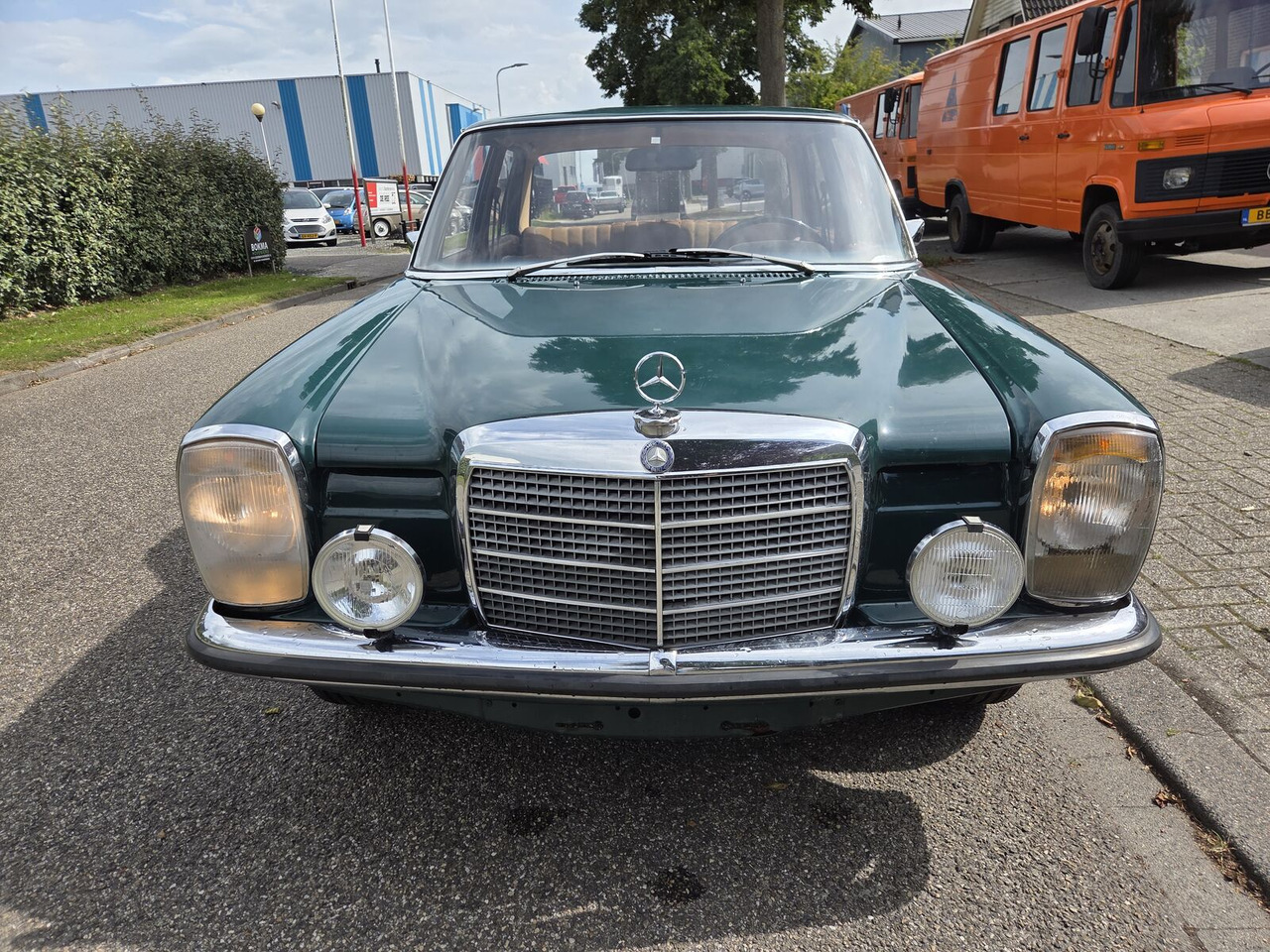 Mercedes-Benz 220 (W115) auto - Coche: foto 2 Mercedes-Benz 220 (W115) auto - Coche: foto 2