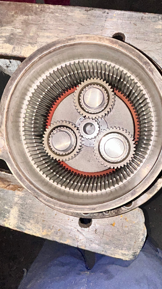 REDUCTOR GIRO SAT 225-220 - Reductor de giro para Maquinaria de construcción: foto 5 REDUCTOR GIRO SAT 225-220 - Reductor de giro para Maquinaria de construcción: foto 5