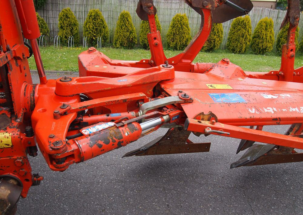 Arado Pług obrotowy Kuhn Kuhn Vari-Master 150 4+1 Pług obracany Kuhn Vari-Master 150 4+1: foto 8 Arado Pług obrotowy Kuhn Kuhn Vari-Master 150 4+1 Pług obracany Kuhn Vari-Master 150 4+1: foto 8