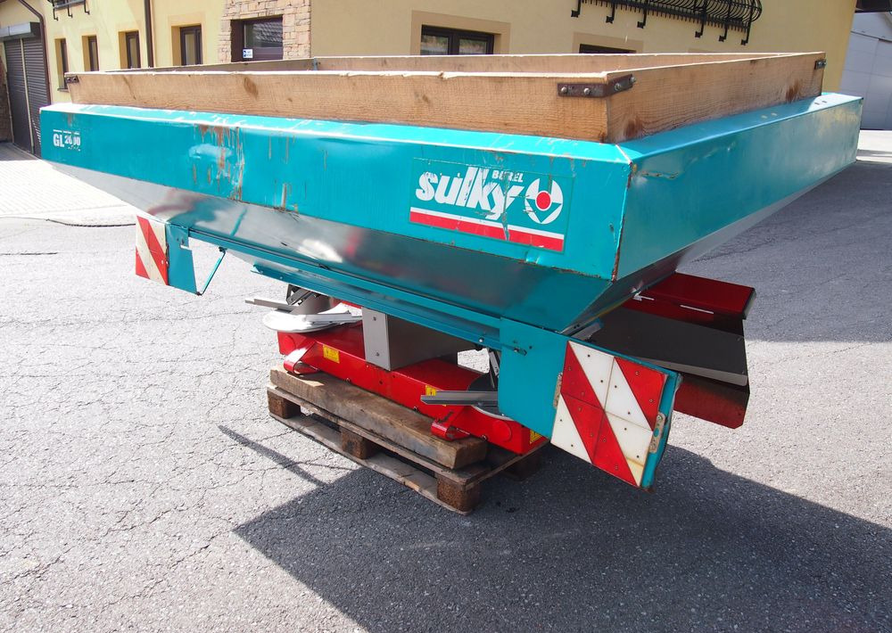 Rozsiewacz nawozów Sulky DPX GL 2000 18-24m Rozsiewacz nawozów Sulky - Esparcidor de fertilizantes: foto 2 Rozsiewacz nawozów Sulky DPX GL 2000 18-24m Rozsiewacz nawozów Sulky - Esparcidor de fertilizantes: foto 2