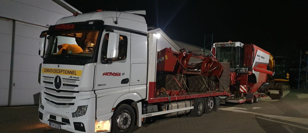Samochód Mercedes Actros Usługi transportowe maszyn - Camión portavehículos: foto 2 Samochód Mercedes Actros Usługi transportowe maszyn - Camión portavehículos: foto 2