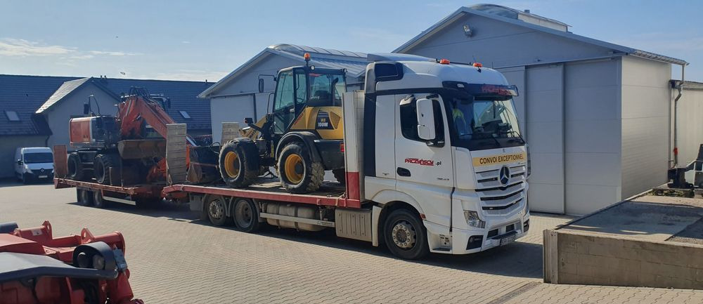 Samochód Mercedes Actros Usługi transportowe maszyn - Camión portavehículos: foto 1 Samochód Mercedes Actros Usługi transportowe maszyn - Camión portavehículos: foto 1