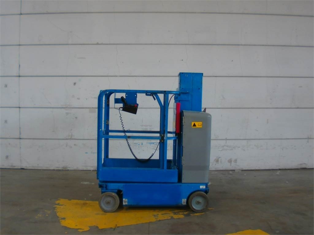Genie GRC12 - Plataforma de mástil vertical: foto 1 Genie GRC12 - Plataforma de mástil vertical: foto 1