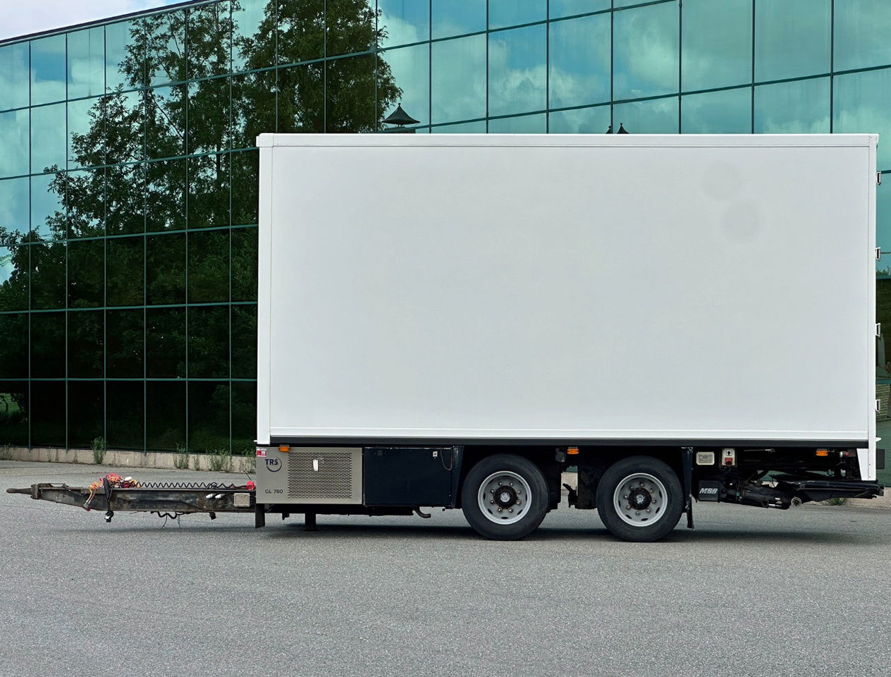 KMA 2 Axle Kees Mulder Isolated BOX Tail Lift Side Door Drum Brakes - Remolque frigorífico: foto 2 KMA 2 Axle Kees Mulder Isolated BOX Tail Lift Side Door Drum Brakes - Remolque frigorífico: foto 2