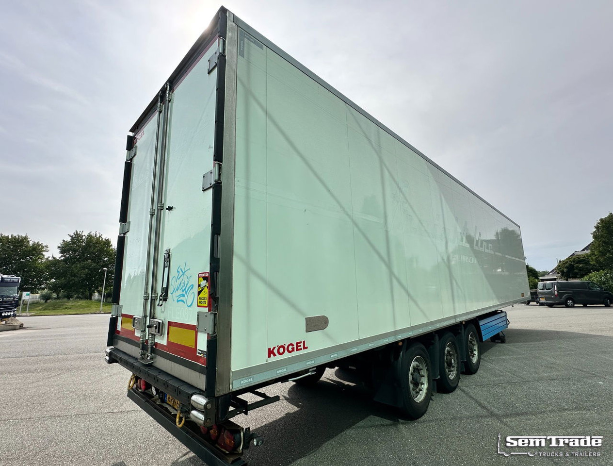Kögel S24-4 Thermo King SLXi 300 Lift Axle 1340x250x270 CM Inside Super Condition - Semirremolque frigorífico: foto 4 Kögel S24-4 Thermo King SLXi 300 Lift Axle 1340x250x270 CM Inside Super Condition - Semirremolque frigorífico: foto 4