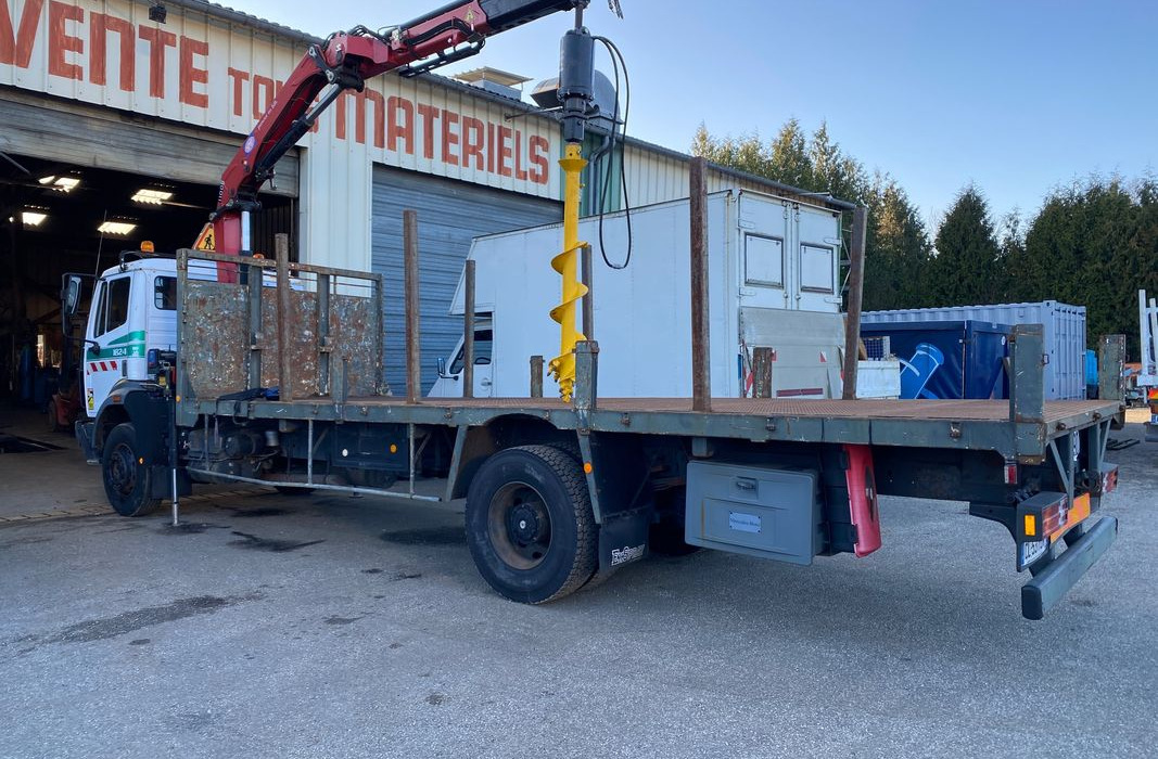 Camion tarieres Plantation Poteaux France Telecom - Camión caja abierta, Camión grúa: foto 5 Camion tarieres Plantation Poteaux France Telecom - Camión caja abierta, Camión grúa: foto 5