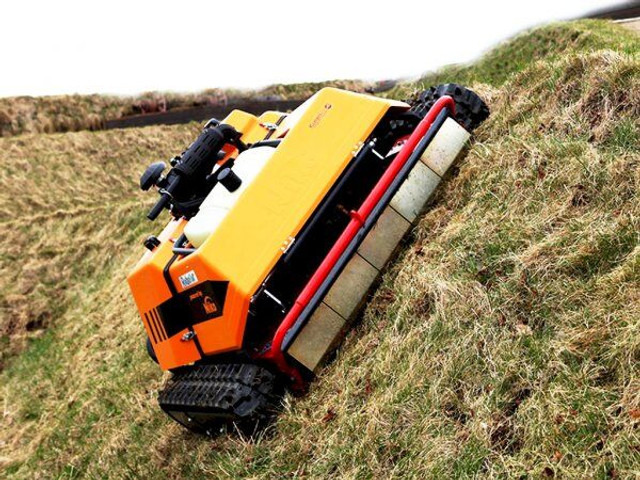 KommTek/NIKO - RoboFlail ONE (700kg/122cm profi) - Cortacésped: foto 1 KommTek/NIKO - RoboFlail ONE (700kg/122cm profi) - Cortacésped: foto 1