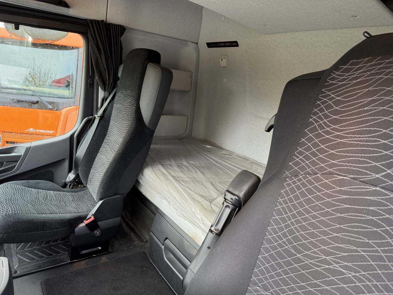 Mercedes-Benz Arocs 2653 6X4 Kran Kesla 2124L - Cabeza tractora: foto 4 Mercedes-Benz Arocs 2653 6X4 Kran Kesla 2124L - Cabeza tractora: foto 4