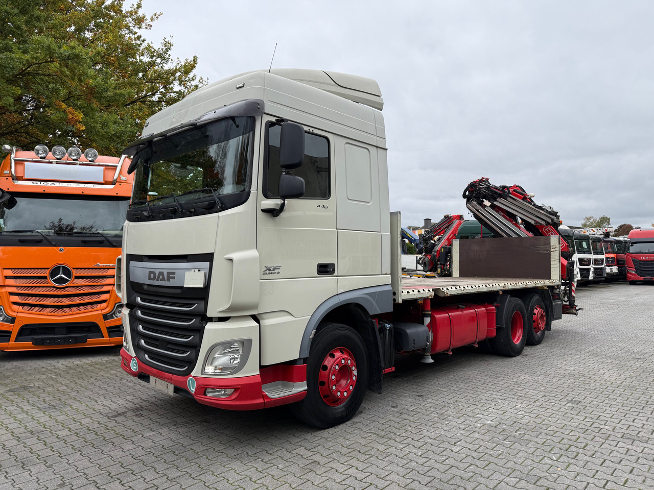 Daf XF440 6X2 Fassi 235 mit Jib bis 24.50 Meter - Camión caja abierta, Camión grúa: foto 1 Daf XF440 6X2 Fassi 235 mit Jib bis 24.50 Meter - Camión caja abierta, Camión grúa: foto 1