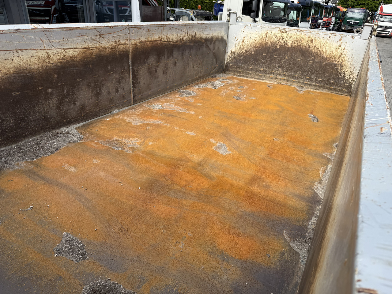 Iveco T-Way 510 / AT410T51 8X4 Meiller - Camión volquete: foto 4 Iveco T-Way 510 / AT410T51 8X4 Meiller - Camión volquete: foto 4