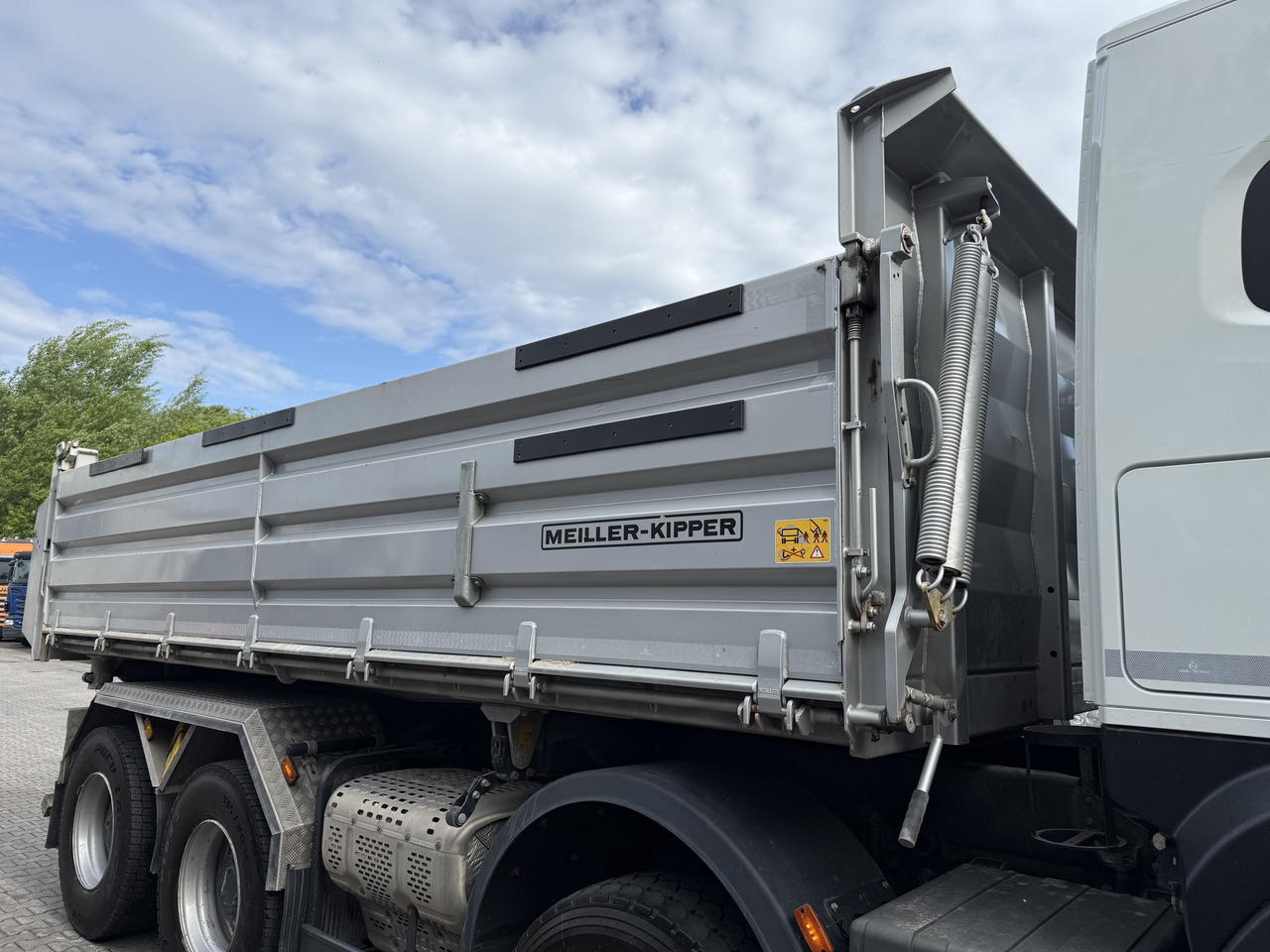 Iveco T-Way 510 / AT410T51 8X4 Meiller - Camión volquete: foto 2 Iveco T-Way 510 / AT410T51 8X4 Meiller - Camión volquete: foto 2