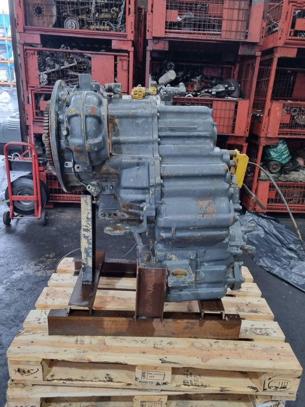 Komatsu WA320-3 Gearbox (Plant) - Caja de cambios para Maquinaria de construcción: foto 5 Komatsu WA320-3 Gearbox (Plant) - Caja de cambios para Maquinaria de construcción: foto 5
