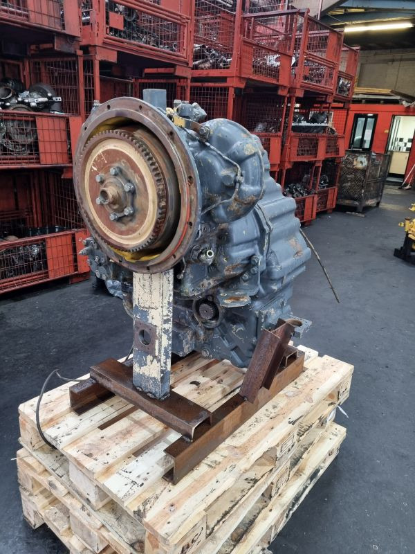 Komatsu WA320-3 Gearbox (Plant) - Caja de cambios para Maquinaria de construcción: foto 4 Komatsu WA320-3 Gearbox (Plant) - Caja de cambios para Maquinaria de construcción: foto 4