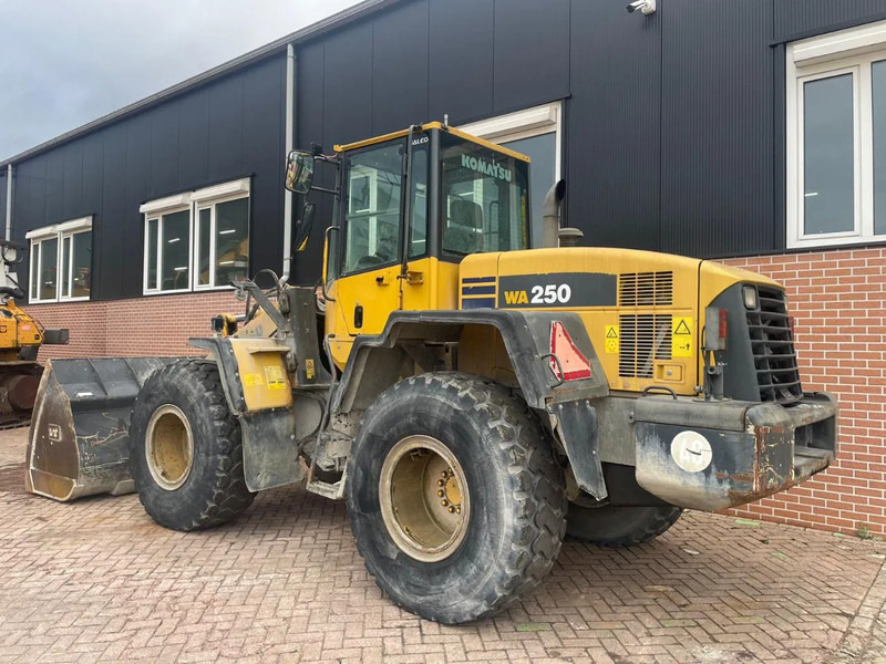 Komatsu WA250-5 - Cargadora de ruedas: foto 3 Komatsu WA250-5 - Cargadora de ruedas: foto 3