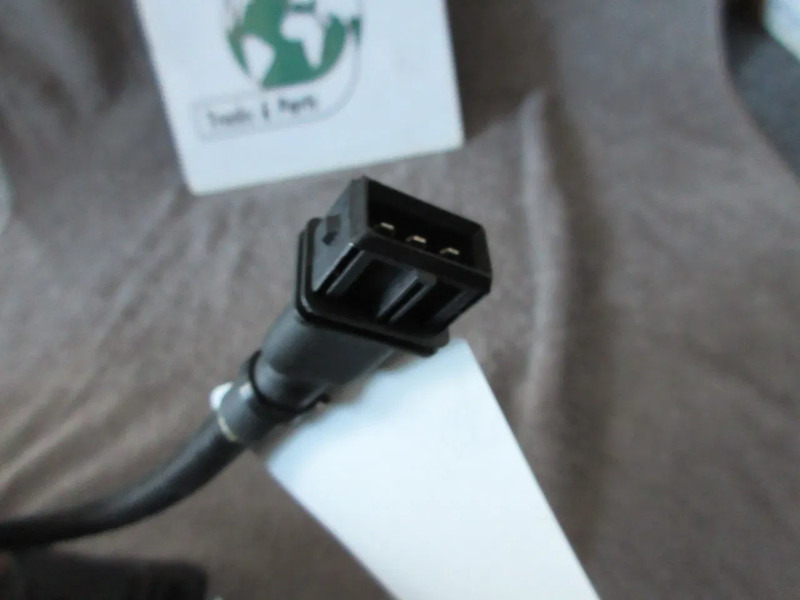 DAF 1328861 MISTLAMP DAF EURO 3 XF CF LF NIEUWE !!!!! - Faro antiniebla para Camión: foto 5 DAF 1328861 MISTLAMP DAF EURO 3 XF CF LF NIEUWE !!!!! - Faro antiniebla para Camión: foto 5