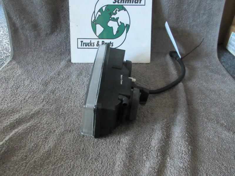 DAF 1328861 MISTLAMP DAF EURO 3 XF CF LF NIEUWE !!!!! - Faro antiniebla para Camión: foto 4 DAF 1328861 MISTLAMP DAF EURO 3 XF CF LF NIEUWE !!!!! - Faro antiniebla para Camión: foto 4