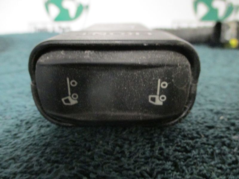 Iveco 5802524414 Kantel schakelaar model 2022 - Sistema eléctrico para Camión: foto 2 Iveco 5802524414 Kantel schakelaar model 2022 - Sistema eléctrico para Camión: foto 2